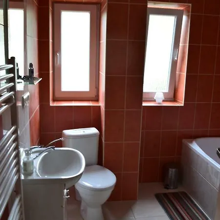 Barnabas Rusnak V Sukromi Apartment Mucin
